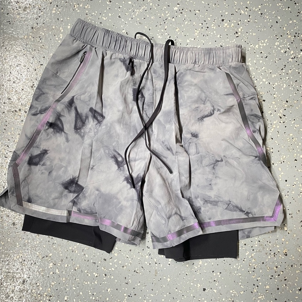 Lululemon mens grey/purple shorts size Small